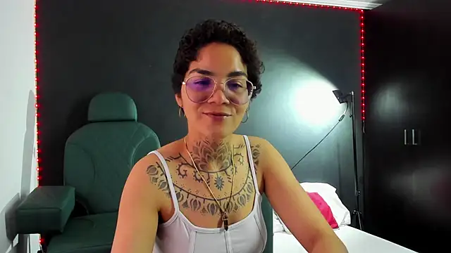 Snapshot of anaroman01 chatting on November 15, 4:22 pm anaroman01 online show from November 15, 4:22 pm