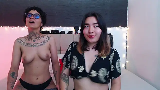 anaroman01 online show from May 22, 11:47 pm