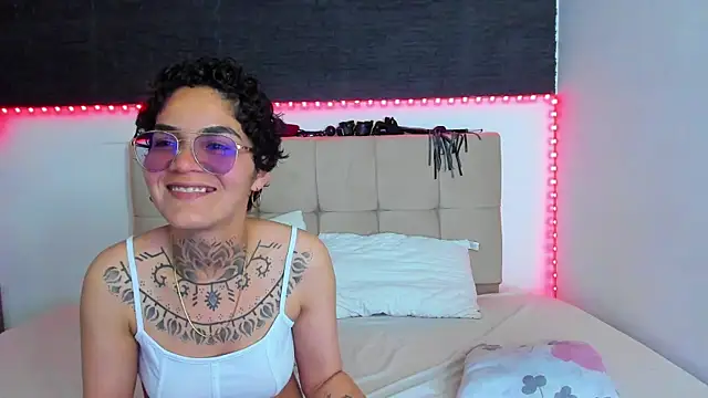 Snapshot of anaroman01 chatting on October 30, 11:45 pm anaroman01 online show from October 30, 11:45 pm