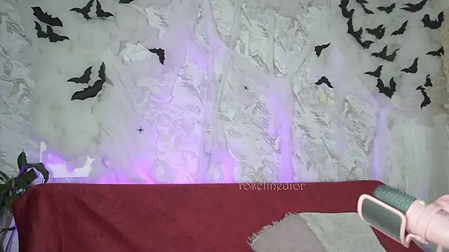 roselinedior online show from October 28, 1:21 pm