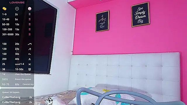 daddyissuesss  online show from February 26, 10:36 pm