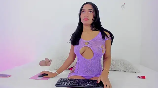 natashaa evans online show from June 12, 3:59 am