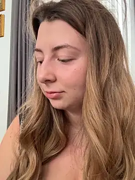 curvyflawless online show from October 26, 6:36 am