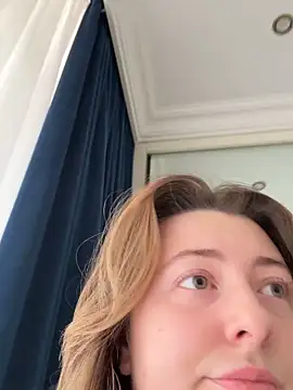 curvyflawless online show from December 5, 7:40 am