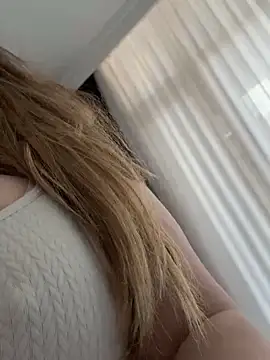 curvyflawless online show from February 1, 8:23 am