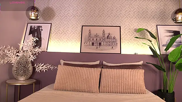 ElleDiane online show from March 1, 12:21 am