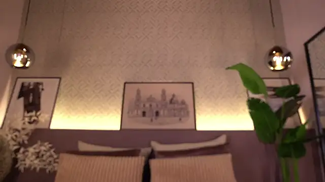 Snapshot of ElleDiane chatting on June 9, 10:22 pm ElleDiane online show from June 9, 10:22 pm