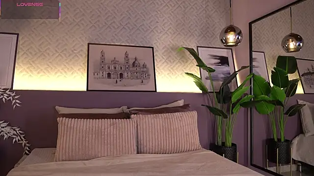 ElleDiane online show from April 20, 12:57 am