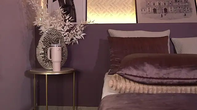 Snapshot of ElleDiane chatting on February 20, 4:50 am ElleDiane online show from February 20, 4:50 am