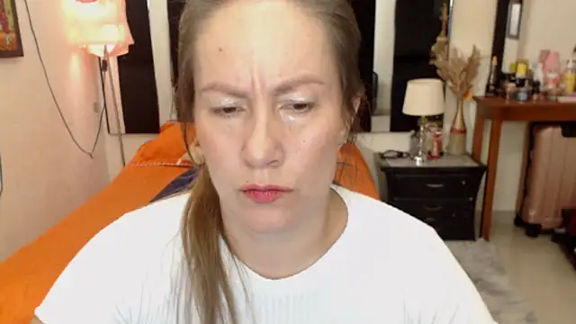 Snapshot of CATRINA-83 chatting on October 28, 9:36 pm CATRINA-83 online show from October 28, 9:36 pm