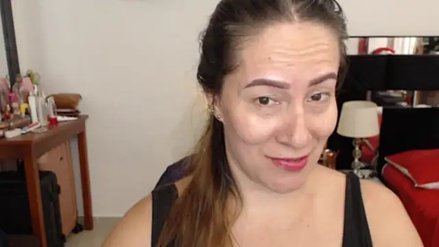 Snapshot of CATRINA-83 chatting on December 3, 4:02 am CATRINA-83 online show from December 3, 4:02 am