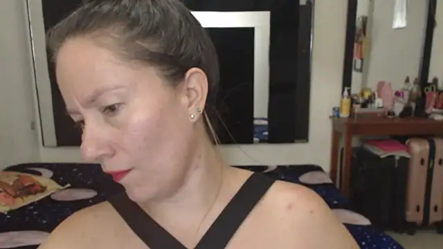 Snapshot of CATRINA-83 chatting on October 15, 12:31 am CATRINA-83 online show from October 15, 12:31 am