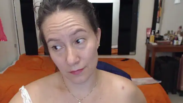 Snapshot of CATRINA-83 chatting on October 5, 12:01 am CATRINA-83 online show from October 5, 12:01 am