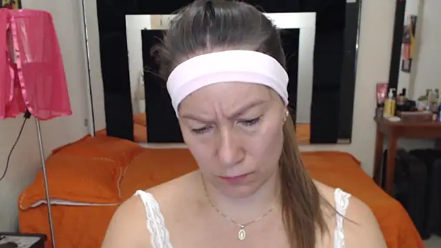 Snapshot of CATRINA-83 chatting on October 4, 11:56 am CATRINA-83 online show from October 4, 11:56 am