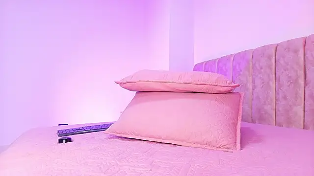 arl chloee online show from February 18, 3:04 am