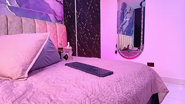 arl chloee online show from March 17, 3:09 am