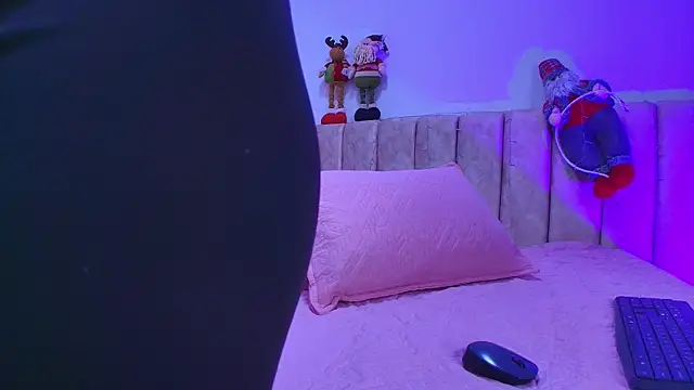 arl chloee online show from December 20, 3:09 am