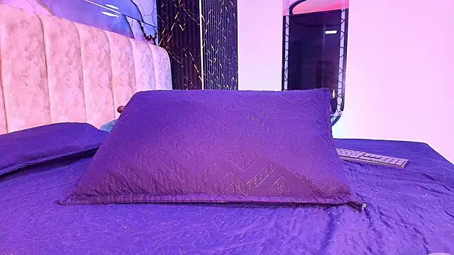 arl chloee online show from March 26, 3:05 am