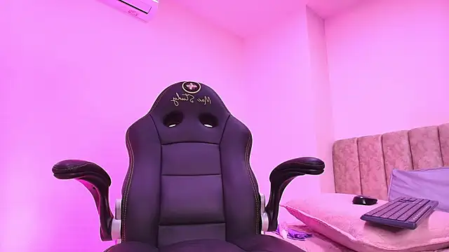 arl chloee online show from January 7, 3:11 am