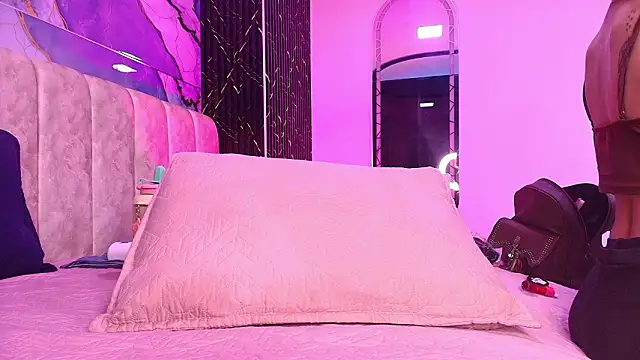 arl chloee online show from March 25, 3:06 am