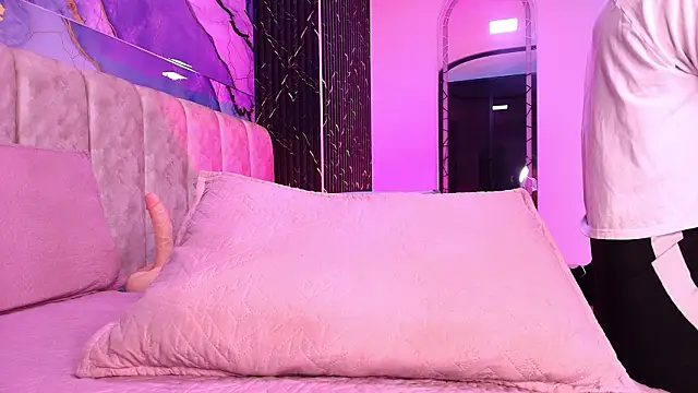 arl chloee online show from March 20, 3:07 am