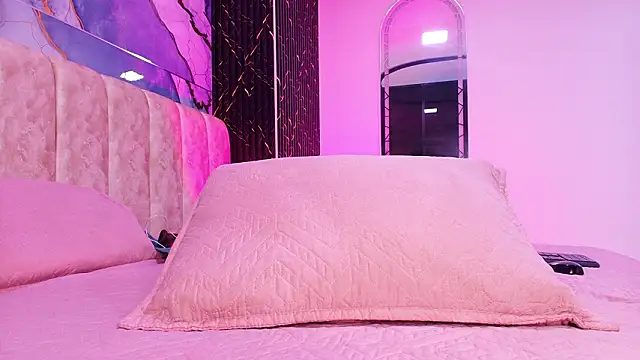 arl chloee online show from March 23, 3:06 am