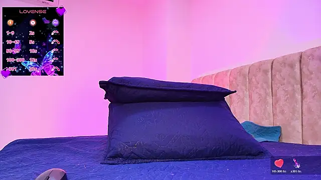 arl chloee online show from February 17, 3:04 am