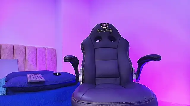 arl chloee online show from January 14, 3:10 am