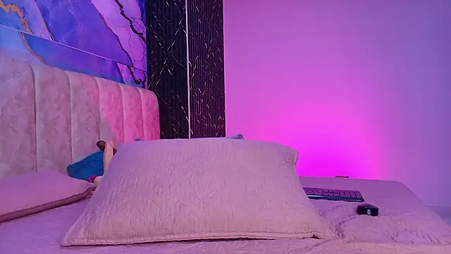 arl chloee online show from March 4, 3:03 am