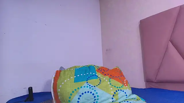 Snapshot of arl_chloee chatting on October 31, 3:03 am arl chloee online show from October 31, 3:03 am