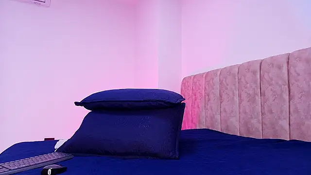 arl chloee online show from February 21, 3:08 am