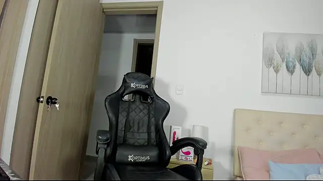 Snapshot of brenda_x_69 chatting on November 7, 12:48 am brenda x 69 online show from November 7, 12:48 am