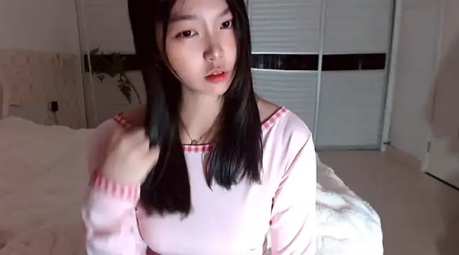 -Lucky Girl online show from March 3, 2:00 am