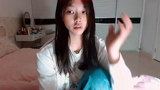 -Lucky Girl online show from April 12, 1:36 pm