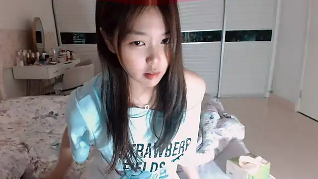 Snapshot of -Lucky_Girl chatting on July 1, 2:17 pm -Lucky Girl online show from July 1, 2:17 pm