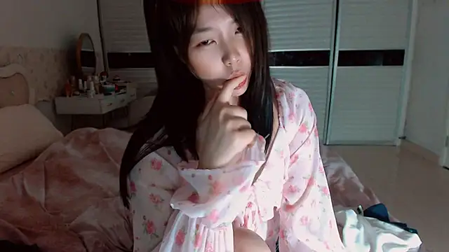 -Lucky Girl online show from April 20, 2:29 pm