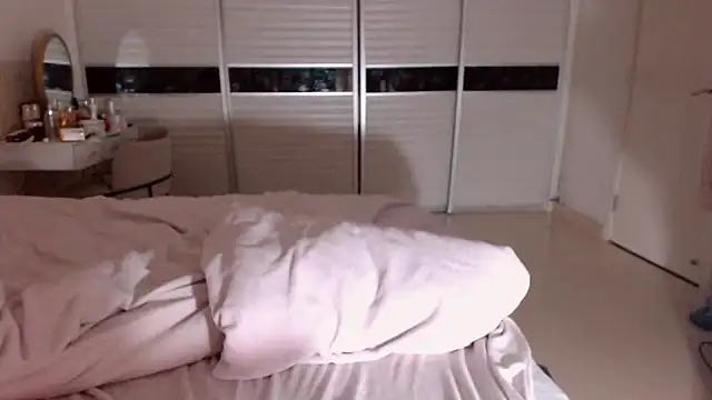 -Lucky Girl online show from January 16, 1:15 pm