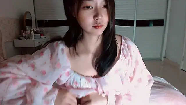 -Lucky Girl online show from April 3, 2:34 pm