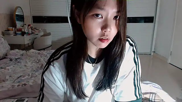 -Lucky Girl online show from May 24, 1:33 pm