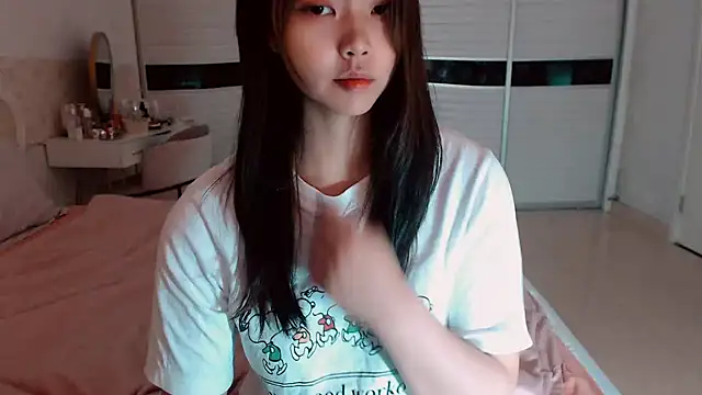 Snapshot of -Lucky_Girl chatting on June 10, 2:02 am -Lucky Girl online show from June 10, 2:02 am