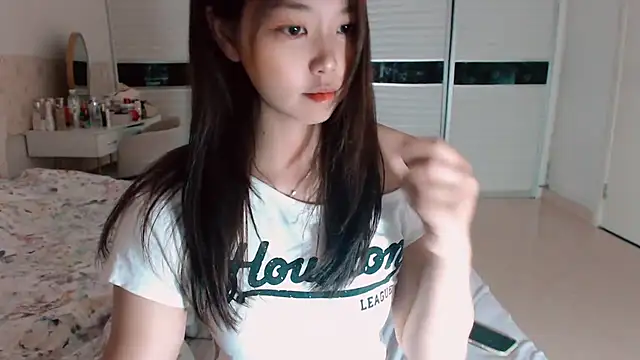 Snapshot of -Lucky_Girl chatting on July 4, 2:07 am -Lucky Girl online show from July 4, 2:07 am