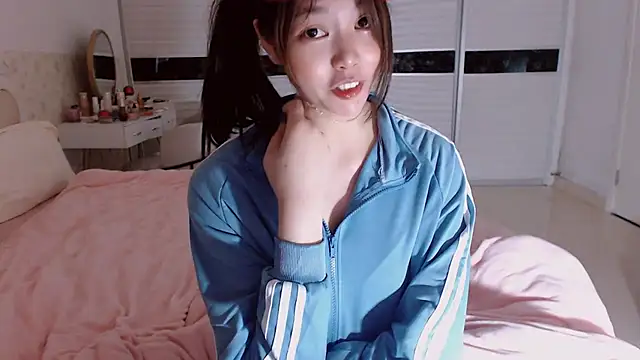 -Lucky Girl online show from May 4, 2:31 pm