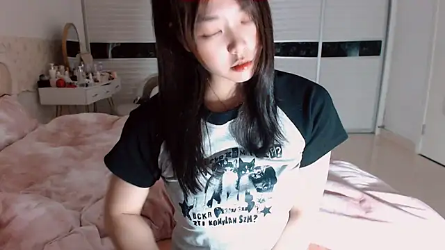 -Lucky Girl online show from March 22, 2:07 pm