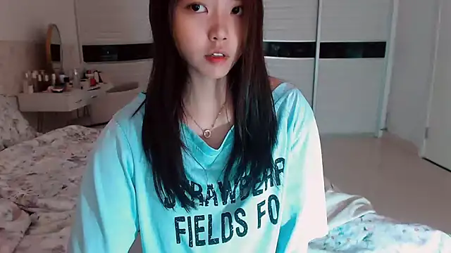 Snapshot of -Lucky_Girl chatting on July 1, 2:12 am -Lucky Girl online show from July 1, 2:12 am