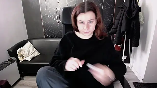 littleviki7 online show from December 19, 8:27 am