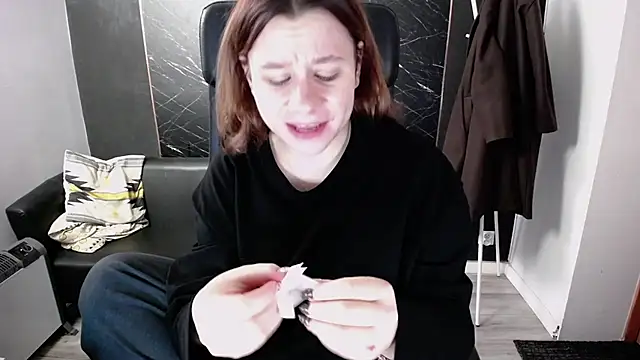 littleviki7 online show from November 17, 7:45 am