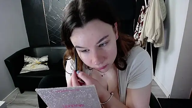 Snapshot of littleviki7 chatting on May 12, 5:04 am littleviki7 online show from May 12, 5:04 am