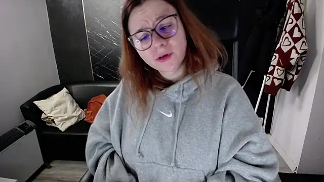 littleviki7 online show from December 5, 9:52 am