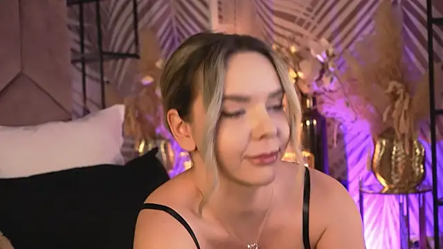 Snapshot of KatyaBelle chatting on February 24, 8:31 pm KatyaBelle online show from February 24, 8:31 pm