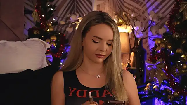 Snapshot of KatyaBelle chatting on December 5, 8:39 pm KatyaBelle online show from December 5, 8:39 pm